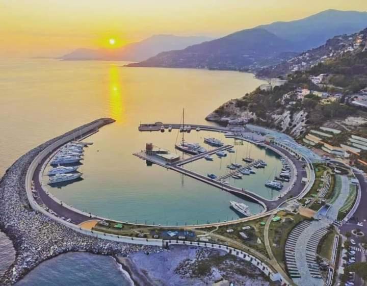 Casa Fronte Mare Leilighet Ventimiglia Eksteriør bilde