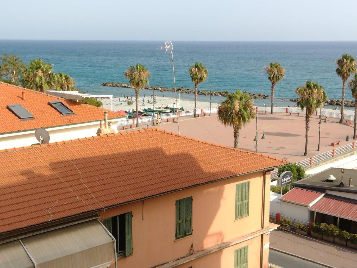 Casa Fronte Mare Leilighet Ventimiglia Eksteriør bilde